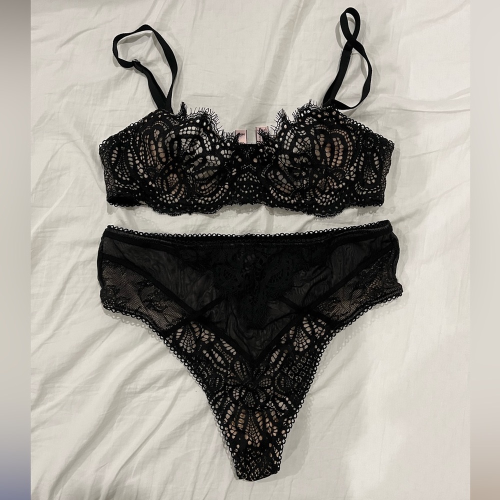 Victoria’s Secret Lace Set (34B/M)